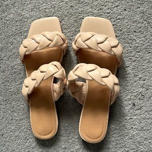 Size 8.5 brand new sandals. Tan color
